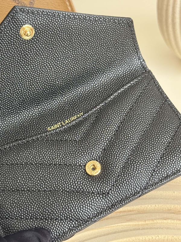 イヴサンローラン財布全体デザイン